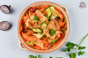 Keto Kipdijbeenfilet met pittige groenten